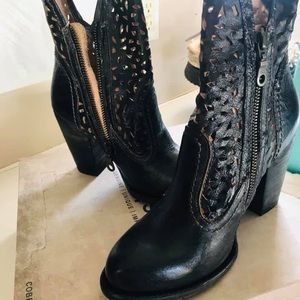 Original price $255
Sell $125 obo
Size 7.5